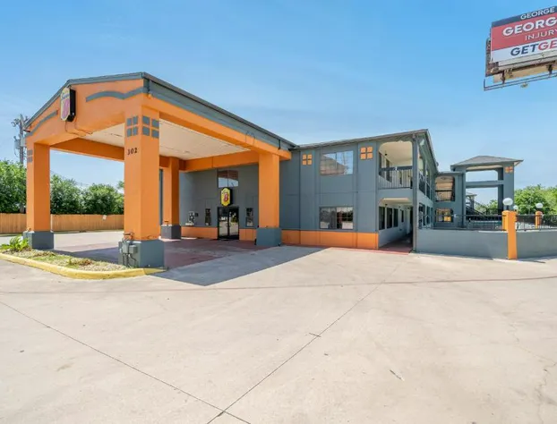 Super 8 by Wyndham San Antonio/Riverwalk Area hotel detail image 2