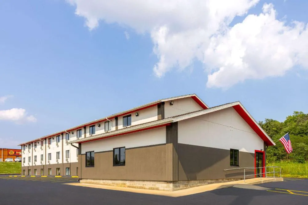 Super 8 by Wyndham St. Clairsville OH/Wheeling WV Area hotel hero