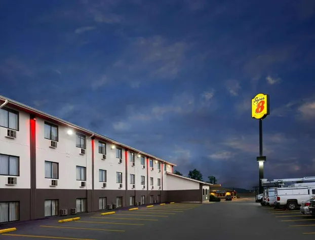 Super 8 by Wyndham St. Clairsville OH/Wheeling WV Area hotel detail image 2