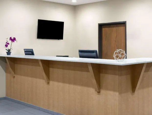 Super 8 by Wyndham St. Clairsville OH/Wheeling WV Area hotel detail image 2