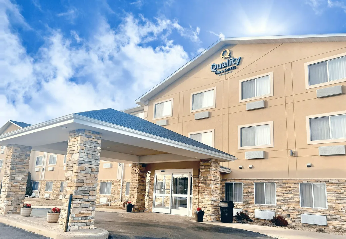 Quality Inn & Suites Wisconsin Dells Downtown - Waterparks Area hotel hero