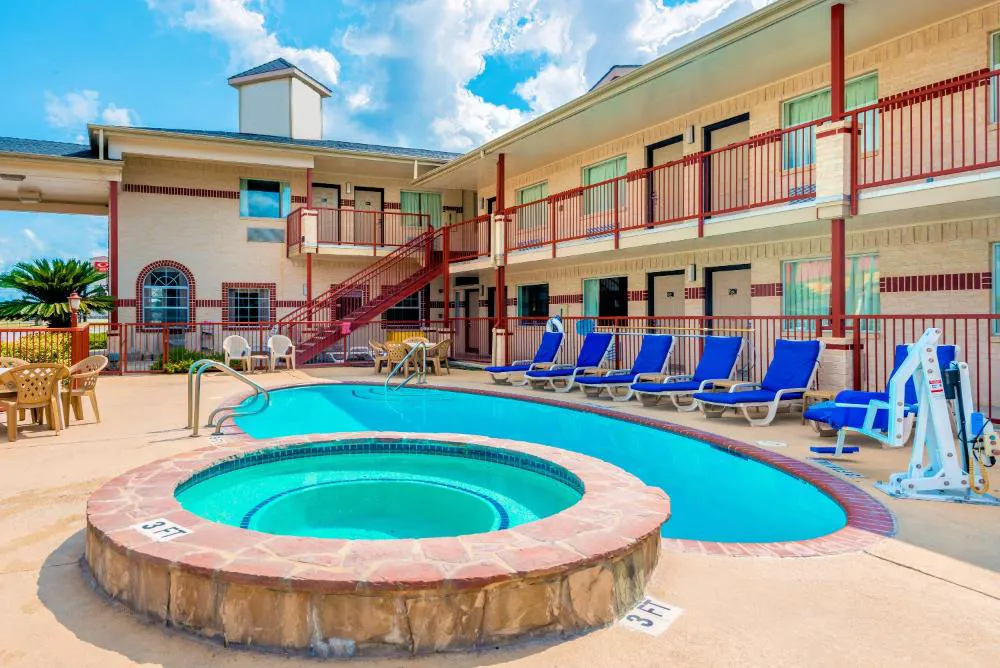 Hill Country Inn & Suites - New Braunfels / Gruene hotel hero