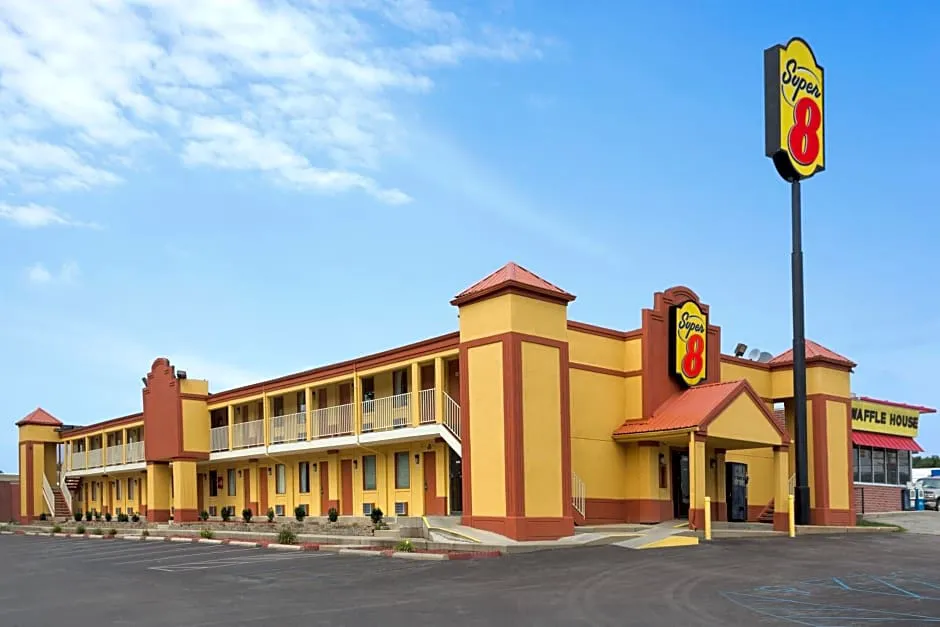 Super 8 by Wyndham Indianapolis/Southport Rd hotel hero