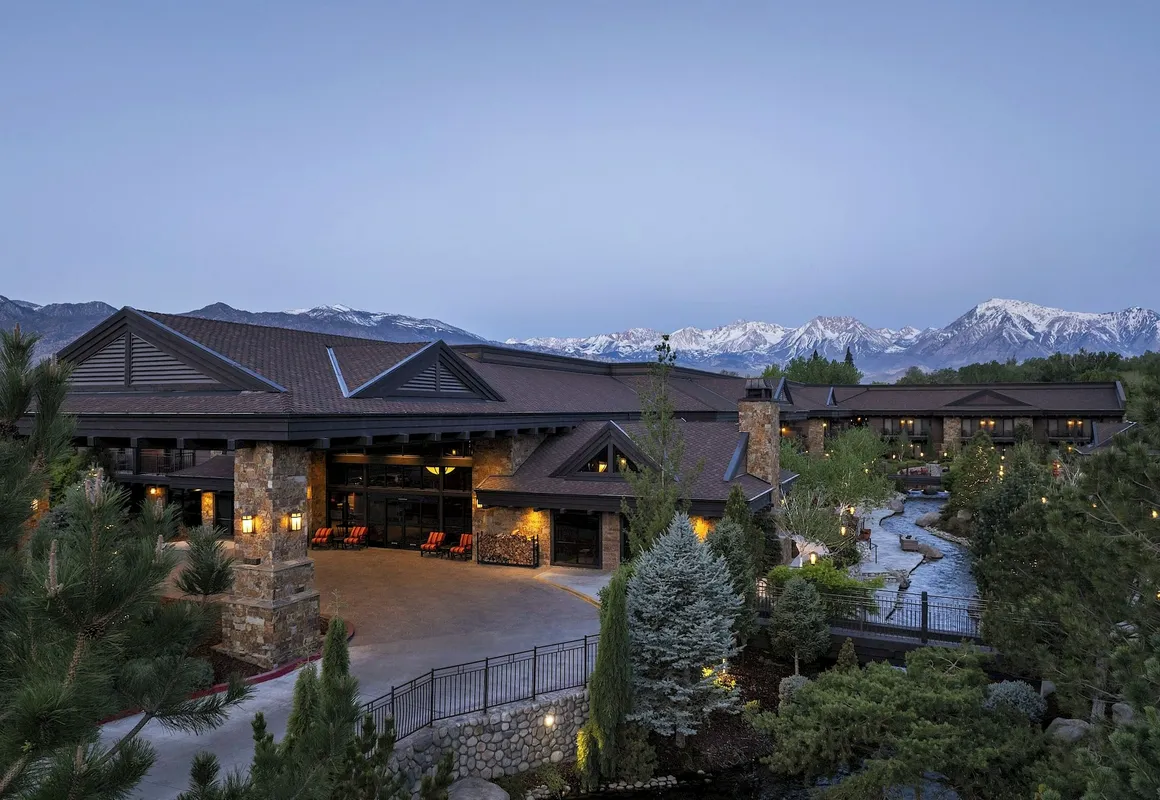 Wayfinder Bishop hotel hero