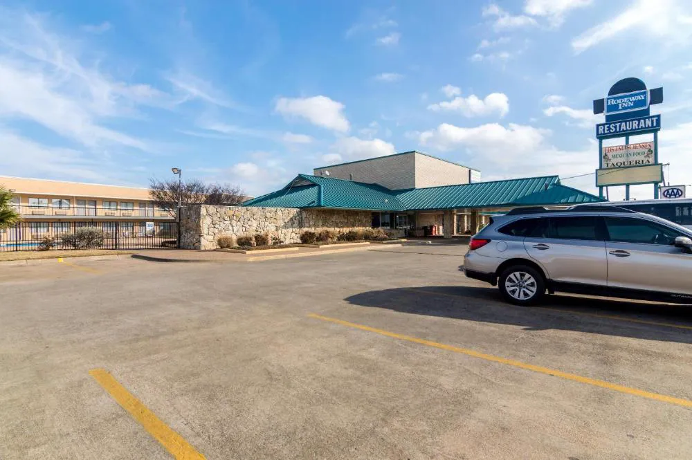 Rodeway Inn hotel hero