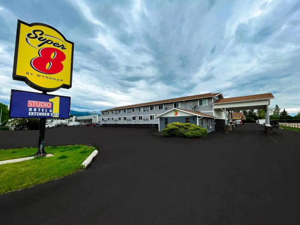 Super 8 by Wyndham Missoula/Brooks Street hotel hero
