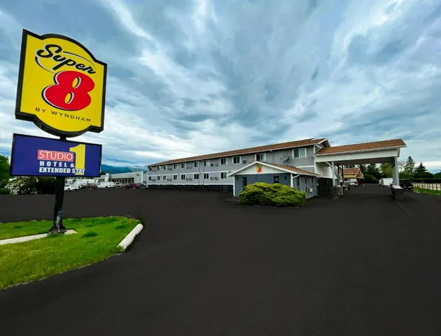 Super 8 by Wyndham Missoula/Brooks Street hotel detail image 2