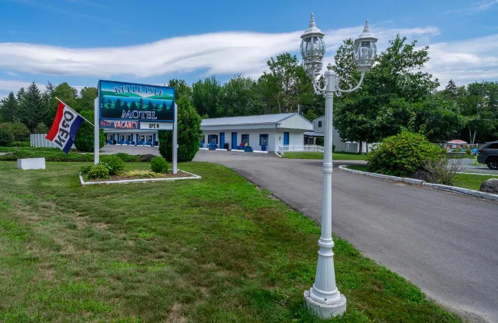 Belle Isle Motel hotel hero