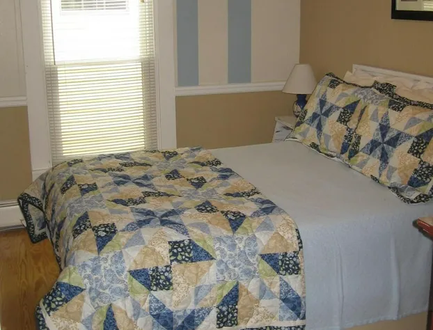 Lakeside Get-A-Way hotel detail image 2