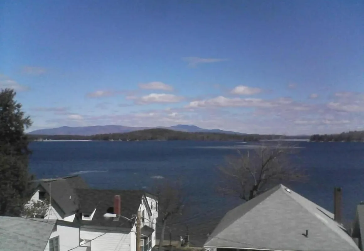 Lakeside Get-A-Way hotel hero