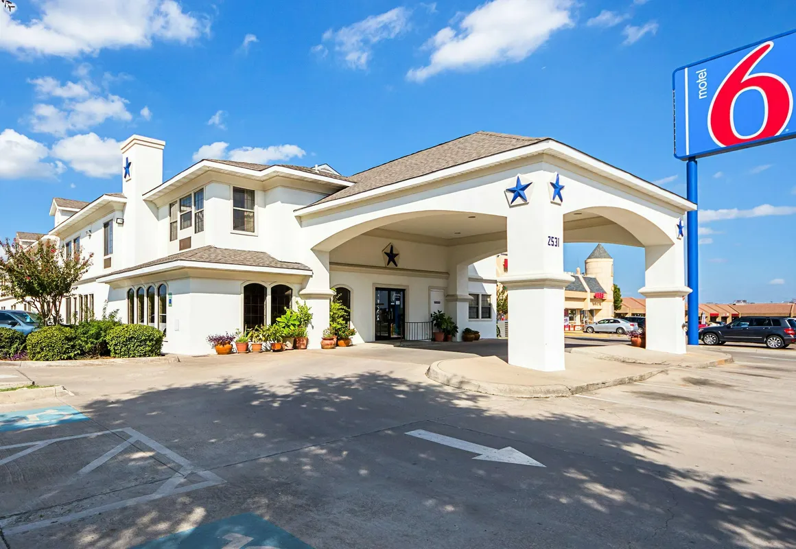 Motel 6 Dallas - Irving DFW Airport South hotel hero