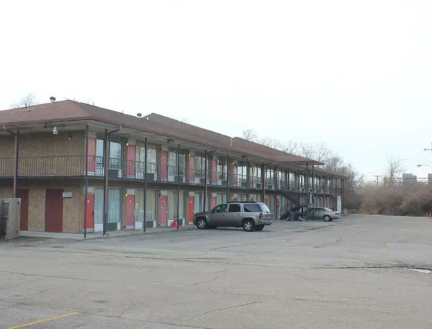 Red Carpet Inn - Louisville hotel detail image 1