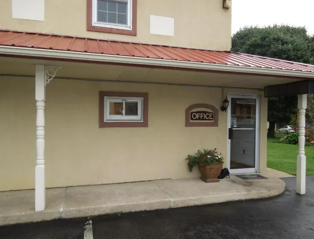 Red Carpet Inn Ronks hotel detail image 3