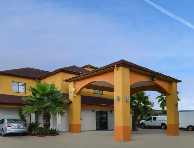 Scottish Inn & Suites Highway 6 South hotel detail image 2