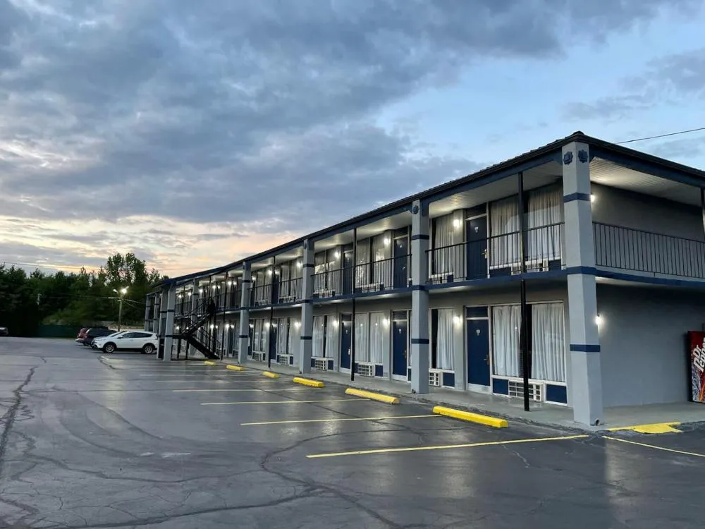 Scottish Inn Manchester hotel hero