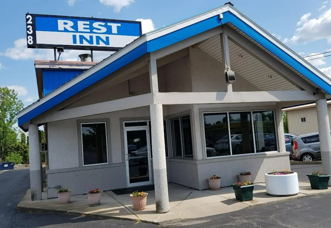 Utica Rest Inn hotel hero