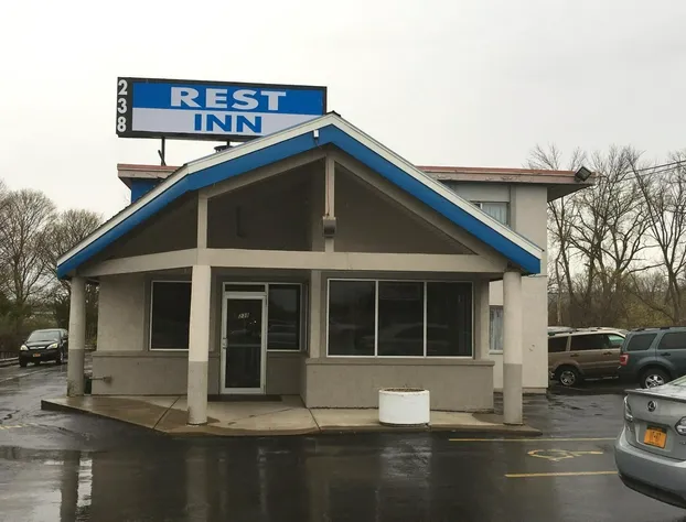 Utica Rest Inn hotel detail image 2