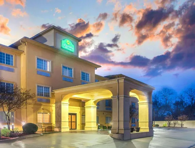 La Quinta Inn & Suites by Wyndham Fort Smith hotel detail image 2