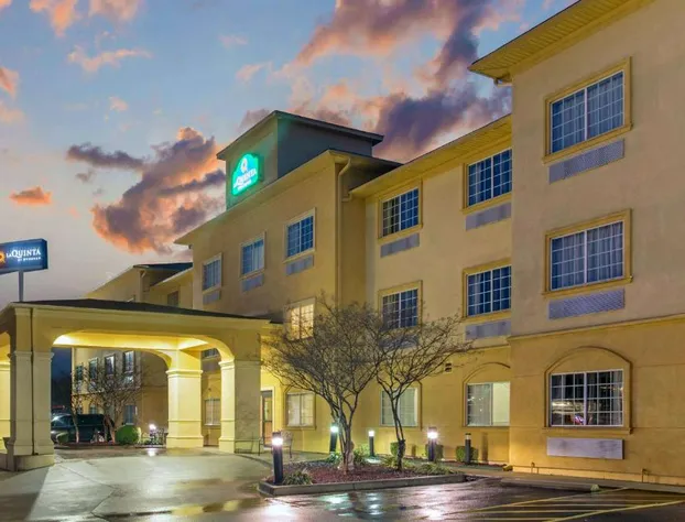 La Quinta Inn & Suites by Wyndham Fort Smith hotel detail image 2