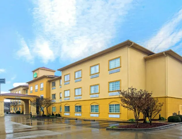 La Quinta Inn & Suites by Wyndham Fort Smith hotel detail image 4