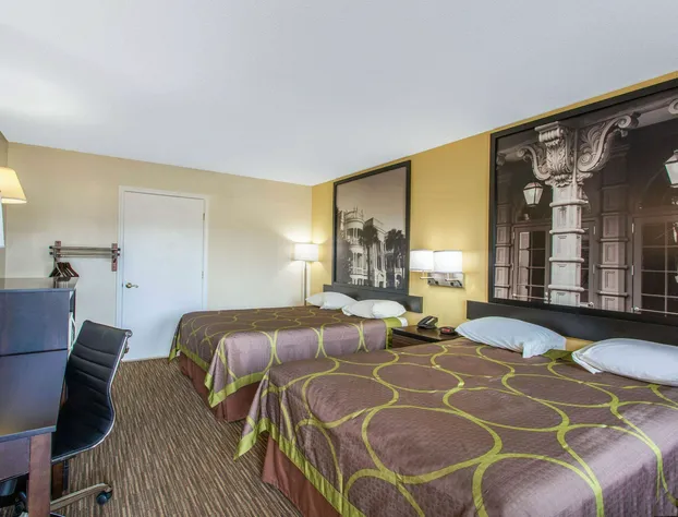 Super 8 by Wyndham Florence hotel detail image 4