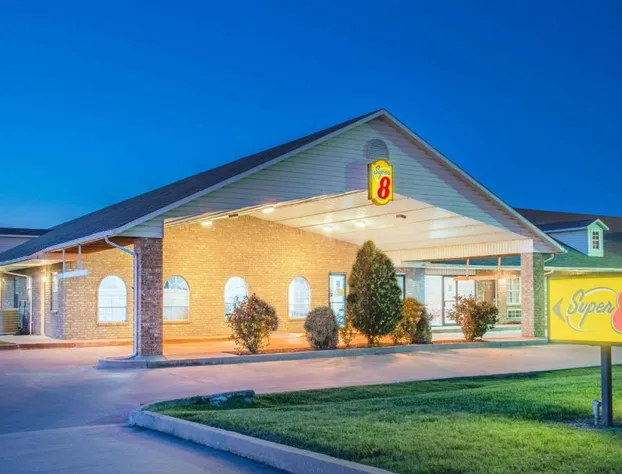 Super 8 by Wyndham Big Cabin/Vinita Area hotel detail image 1