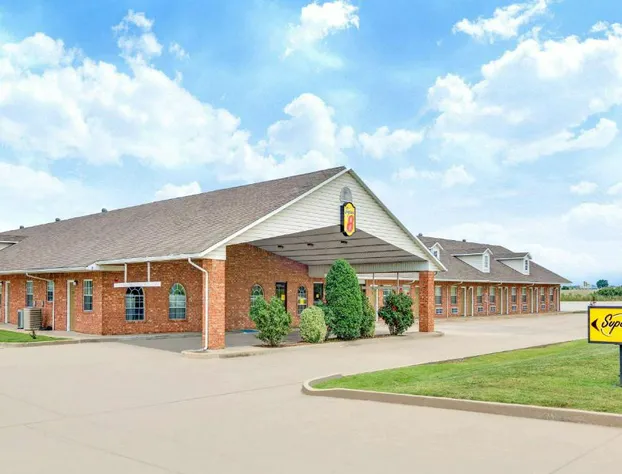 Super 8 by Wyndham Big Cabin/Vinita Area hotel detail image 3