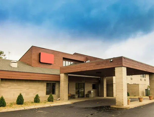 Coratel Inn & Suites By Jasper River Falls hotel detail image 1