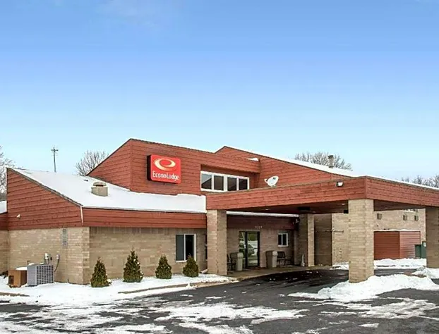 Coratel Inn & Suites By Jasper River Falls hotel detail image 1