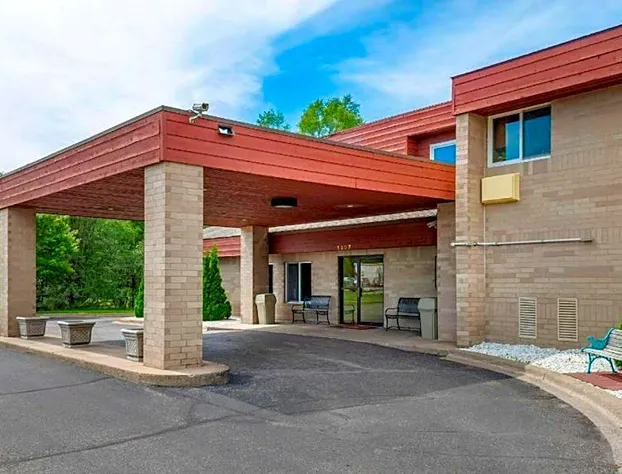 Coratel Inn & Suites By Jasper River Falls hotel detail image 3