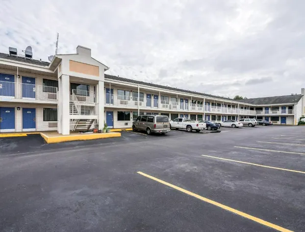 Motel 6 Anniston, AL hotel detail image 1
