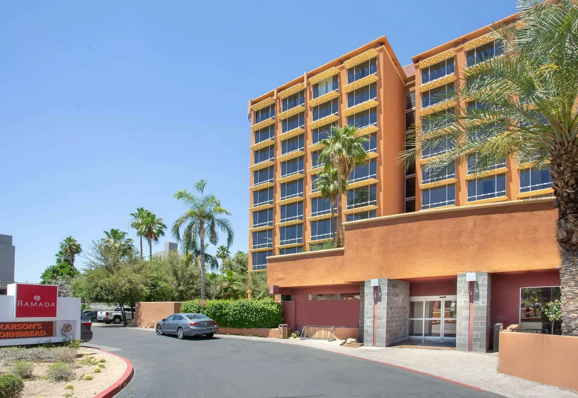 Holiday Inn Express & Suites Phoenix Midtown by IHG hotel hero