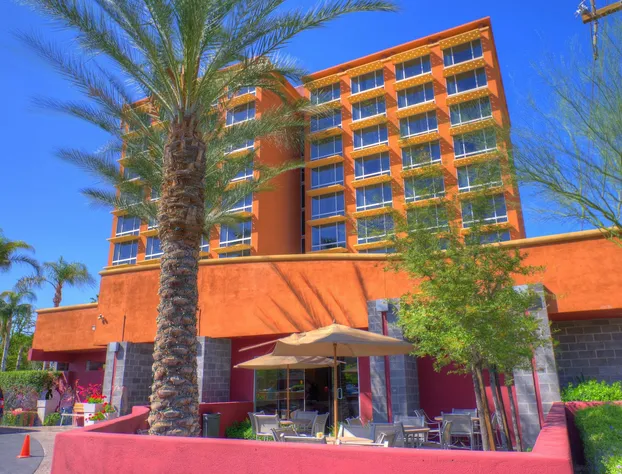 Holiday Inn Express & Suites Phoenix Midtown by IHG hotel detail image 1