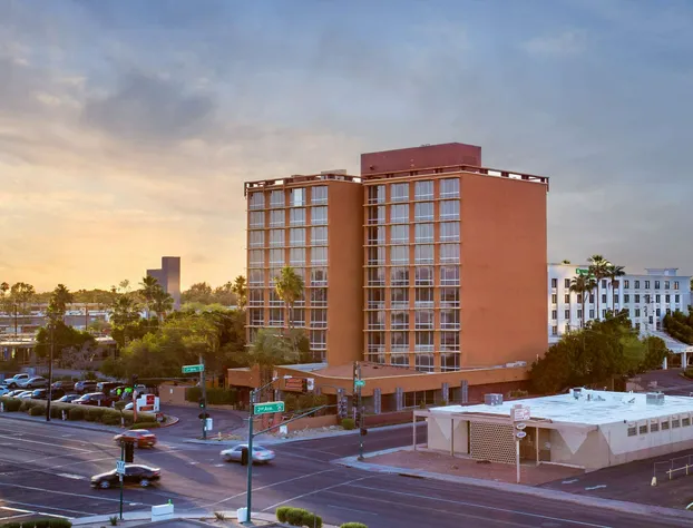 Holiday Inn Express & Suites Phoenix Midtown by IHG hotel detail image 3