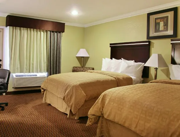 Super 8 by Wyndham Mesa Downtown Near Convention Center hotel detail image 3