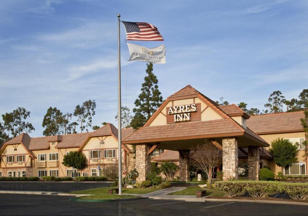 Ayres Hotel Corona – Riverside hotel hero