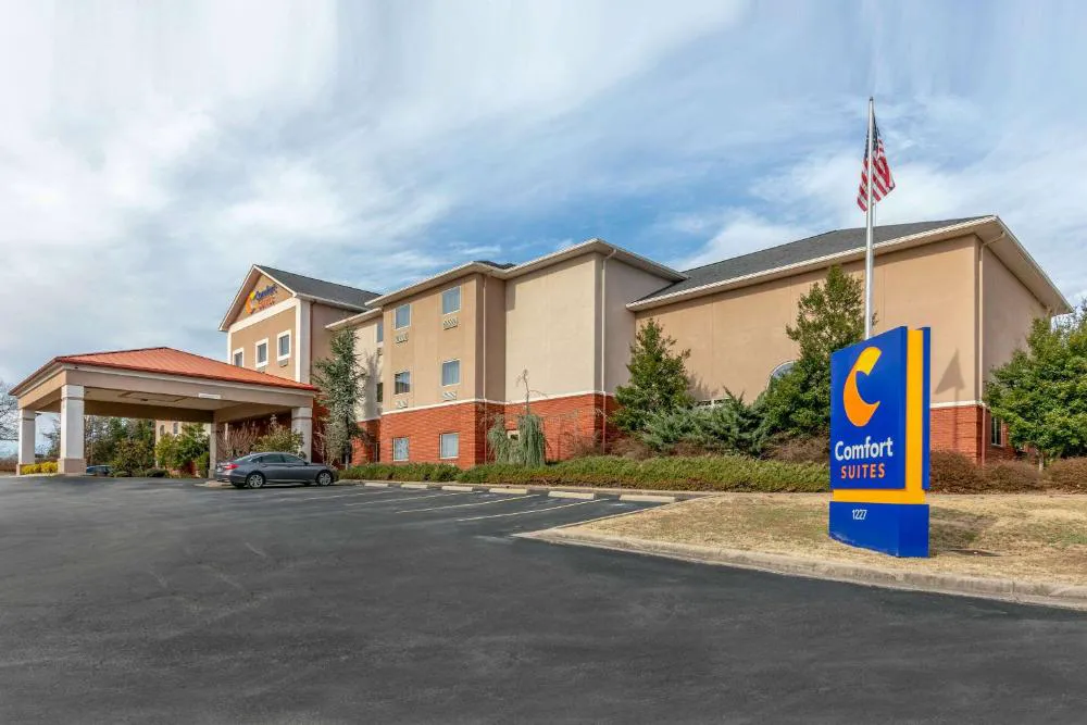 Comfort Suites Batesville hotel hero