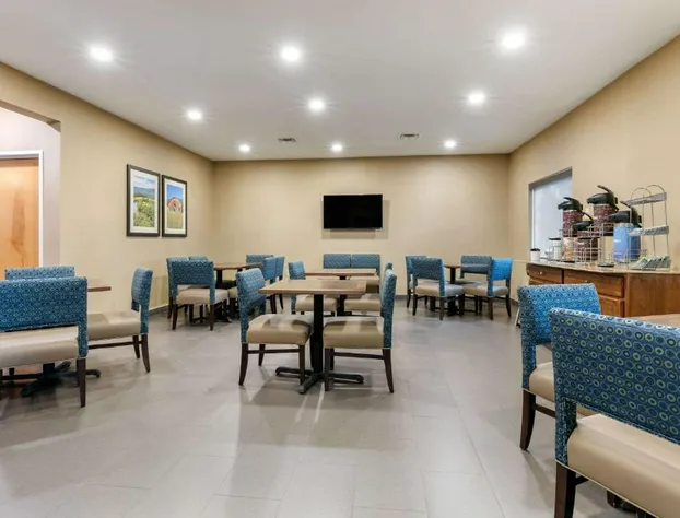 Comfort Suites Batesville hotel detail image 3