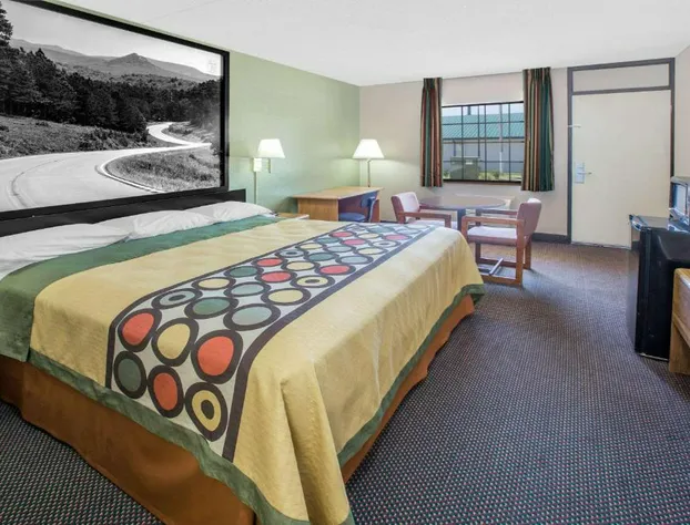 Super 8 by Wyndham Clarksville AR hotel detail image 4