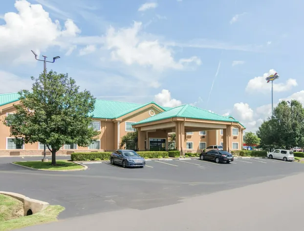 Quality Inn & Suites Alma - Fort Smith Northeast hotel detail image 2