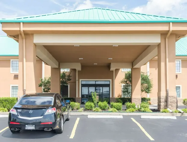 Quality Inn & Suites Alma - Fort Smith Northeast hotel detail image 3