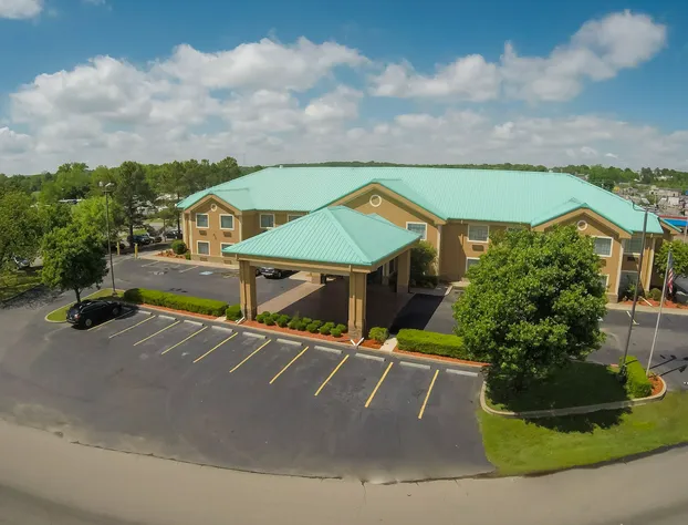 Quality Inn & Suites Alma I-40 hotel detail image 1