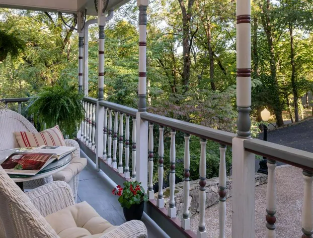 Arsenic and Old Lace B&B hotel detail image 2