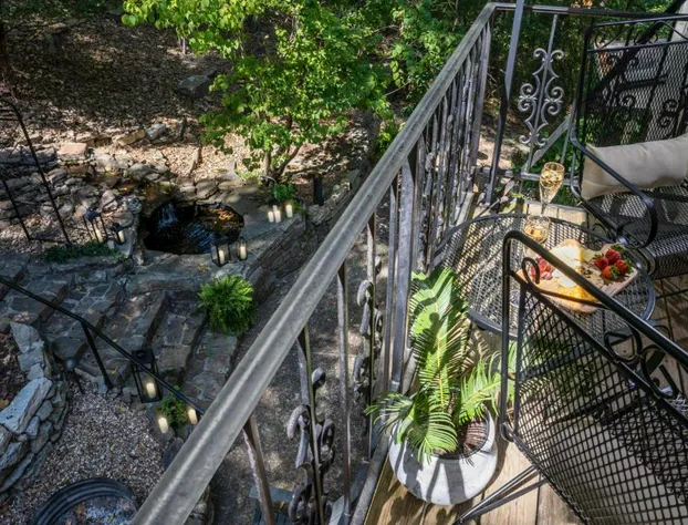 Arsenic and Old Lace B&B hotel detail image 4