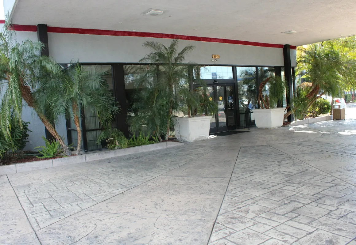 Clarion Hotel Bakersfield North hotel hero