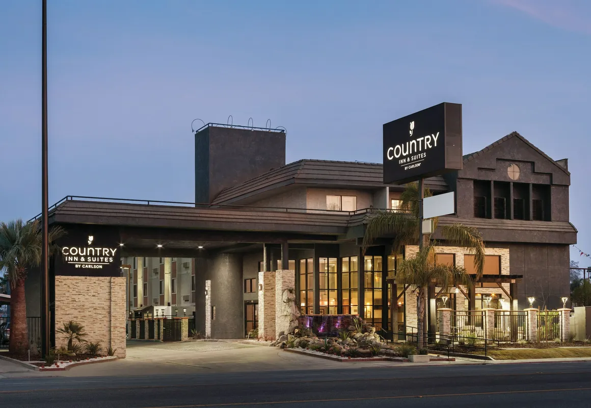 Country Inn & Suites by Radisson, Bakersfield, CA hotel hero