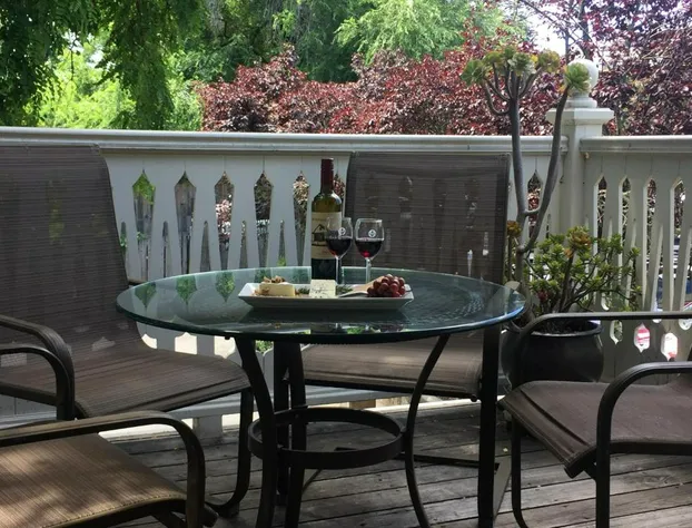 Healdsburg Inn on the Plaza, A Four Sisters Inn hotel detail image 3