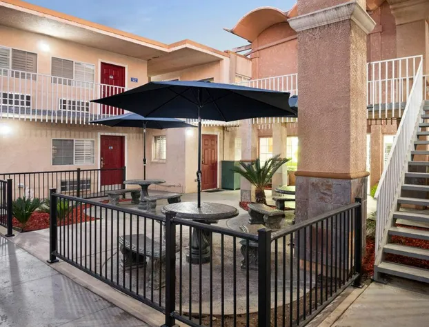 Dream Inn hotel detail image 3