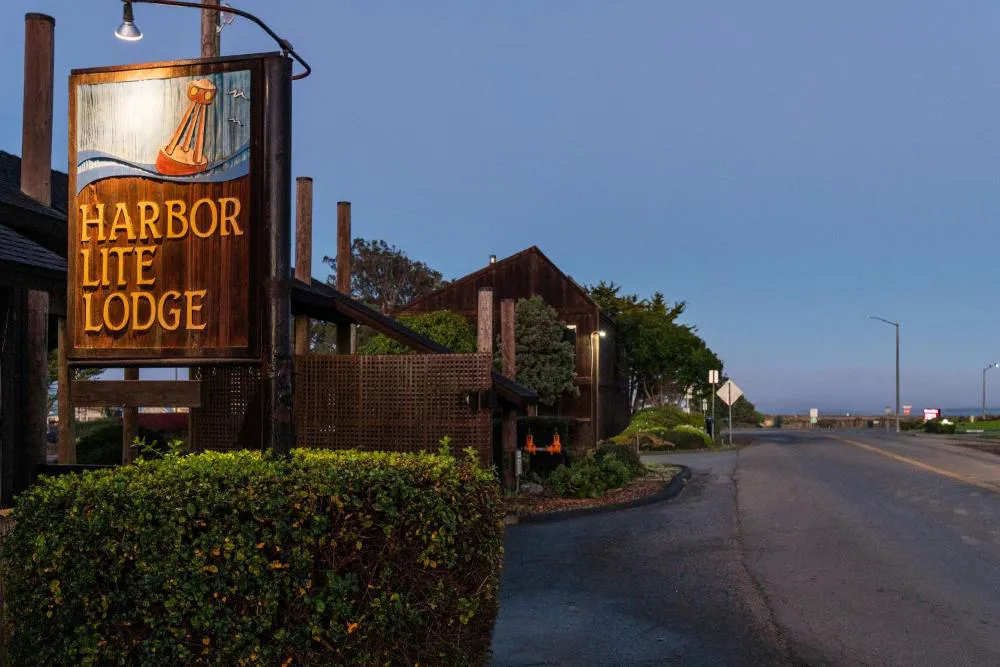 Harbor Lite Lodge hotel hero