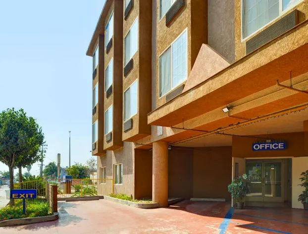 H3 Inn & Suites - LAX Airport - Los Angeles hotel detail image 1